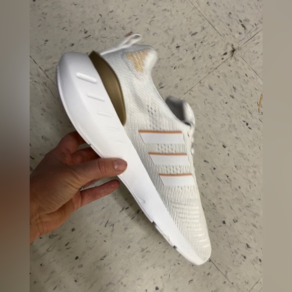 NWT ADIDAS Originals Women's Swift Run 22 Shoes white and gold size 8.5 - Picture 16 of 16